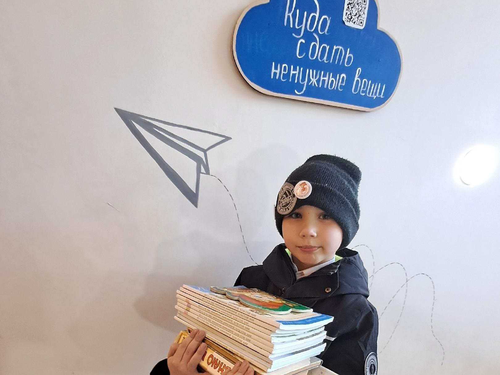 Вторую жизнь можно подарить игрушкам и книгам.