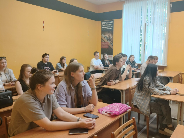 Сотрудники Вологодского Росреестра прочитали лекцию для будущих геодезистов. Сотрудники Вологодского Росреестра прочитали лекцию для будущих геодезистов.