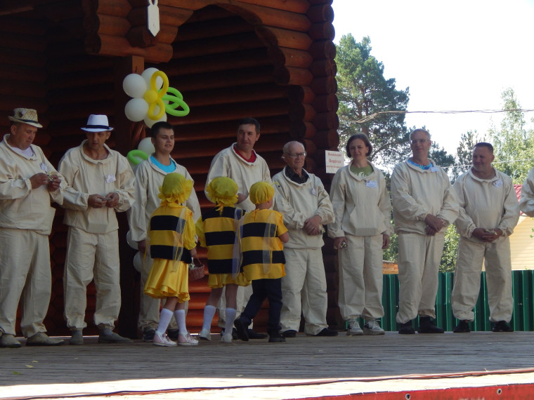 Лучший пчеловод области проживает в Тарногском округе.